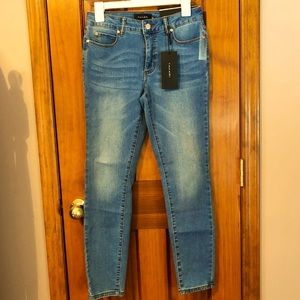 NWT Tahari Chloe Fit Solutions Skinny Jeans Size 4
